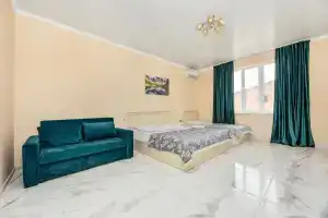 Semeynyy nomer uluchshennyy Apartments, Alakhadzi
