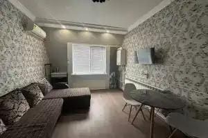 Apartament-studiya na beregu morya, Izbarbash