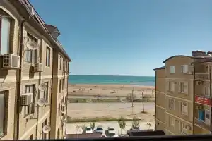 Na Beregu Kaspiyskogo Morya Flat, Izbarbash