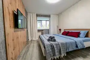 Novyy apartament v tihom tsentre i hvoynym lesom za oknom, Chelyabinsk