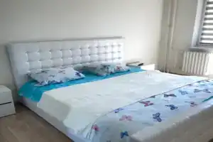 bolshaya i udobnaya dlya bolshoy semi Apartments, Lida