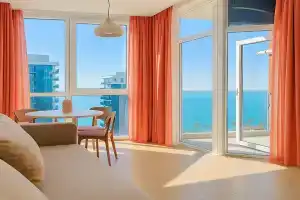 Uyutnaya na pervoy linii s vidom na more. Kuhnya, AC, WiFi. Apartments, Batumi
