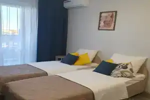 Studiya ryadom s aeroportom Tolmachyovo Apartments, Ob'