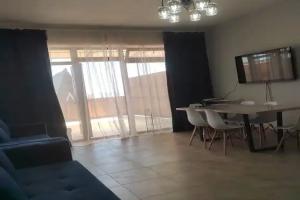 Apartamenty 2 komnatnyy nomer s vidom na more, Izbarbash