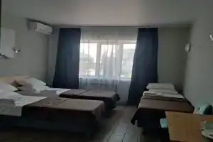 Tryohmestnyy nomer standart s vidom na gorod Apartments, Mariupol