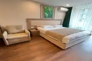 Uyutnaya i prostornaya studiya Apartments
