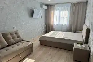 Kvartiru so svezhim remontom, novoy mebelyu i tehnikoy Apartments