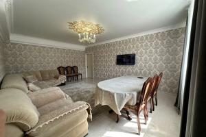 Uyutnaya svezhiy remont, s vidom gory vse ryadom Apartments, Derbent