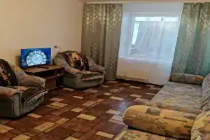 Uyutnaya prostornaya u ZhD vokzala. Apartments