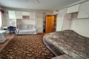 Uyutnaya Apartments, Vyaznika