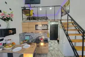 Komfortnaya studiya dlya kratkosrochnogo prozhivaniya Apartments