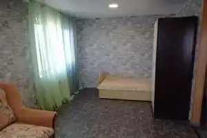 na beregu ozera Apartments, Yarovoye