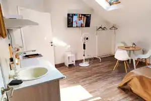 Dvuhurovnevaya komnata - studiya na 5 chelovek Apartments, Lobnya
