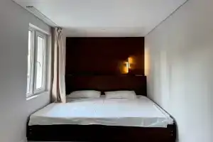 Chetyryohmestnyy nomer s kuhney Apartments, Thubun