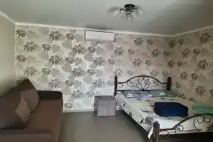 Chetyryohmestnyy nomer lyuks Apartments, Berdyansk