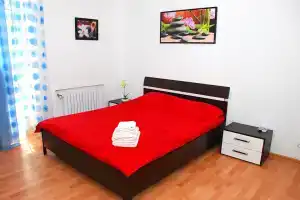 Est voda, novaya krovat. 2komn. Po artema Apartments, Donetsk