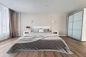Shikarnaya -studiya vozle morya i naberezhnoy Apartments, Berdyansk