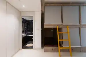 Mnogomestnyy muzhskoy nomer standart s sanuzlom Apartments, Sharjah City