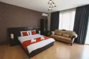 Dvuhmestnyy nomer s 1 krovatyu lyuks s vidom na gorod Apartments, Tbilisi