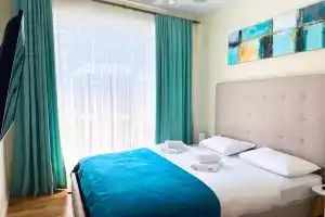 Apartamenty s vidom na basseyn i more, ZhK White Sails