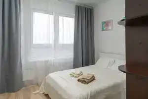 Dvuhkomnatnaya zhk gorki park svetlaya i komfortna dlya zhizni Apartments, Korobova