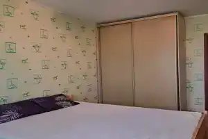 Komfort Apartments, Lobnya