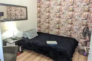 Uyutnaya komnata - studiya bez okna s lichnym san uzlom i mini kuhney Apartments, Lobnya