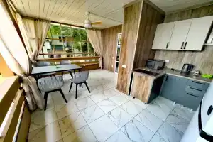 2h-komnatnye apartamenty s vidom na more"Zelenyy dom", Lazarevskoye