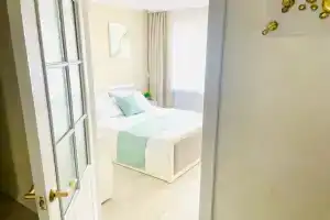 Chistaya s dizayn-remontom i ortopedicheskimi krovatyami Apartments, Navapolatsk