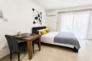 Studiya s vidom na more Royal Life Poseidon A100 Apartments