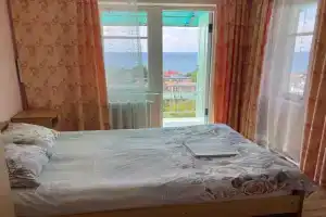 Semeynyy nomer Dvuhkomnatnyy nomer s vidom na more Apartments, Lazarevskoye