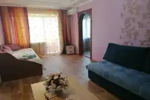 V tsentre goroda uyutnaya dvuh komnatnaya . Distantsionnoe zaselenie Apartments