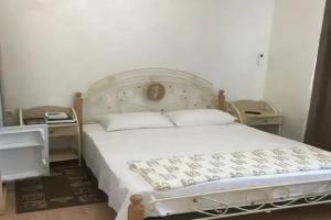 Dvuhspalnyy s odnoy krovatyu s balkonom Apartments, Thubun