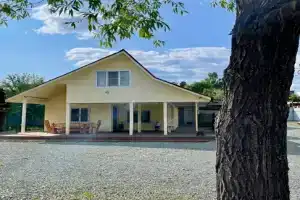 Dom na beregu ozera Cottage, Kyshtym