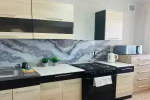 Uyutnaya v novom dome, vid na karer Apartments, Mirnyj