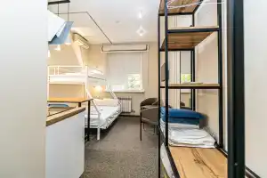 Tryohmestnyy nomer Standart s dvuhyarusnoy krovatyu bez balkona Apartments, Primorsko-Akhtarsk