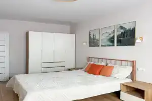 1-komnatnaya Apartments, Kostova