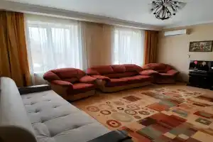 Chetyryohmestnyy nomer standart Apartments, Mariupol
