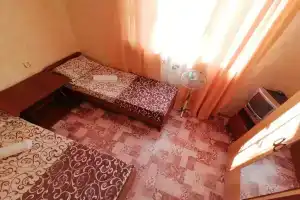 Dvuhmestnyy nomer s 2 otdelnymi krovatyami ekonom s vidom na more Apartments, Lazarevskoye