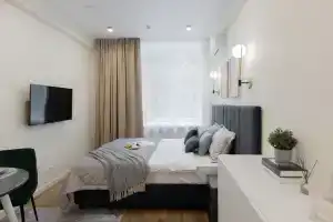 Uyutnyy dvuhmestnyy nomer v otele Rizhskiy Praym, Moscow