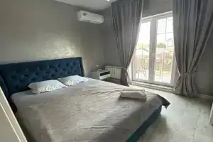 Tryohmestnyy nomer lyuks Apartments, Berdyansk