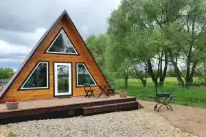 Voskresenskaya Dacha Cottage, Ples