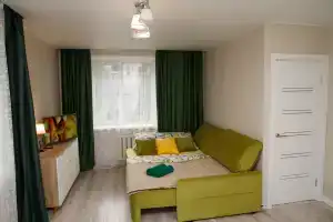 Komfortnaya svetlaya so svezhim remontom v tsentre Apartments, Pushkino