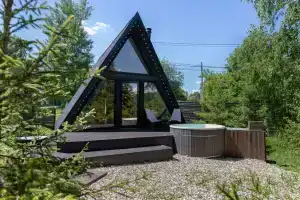 Dom s kupelyu na beregu Cottage, Trusovo