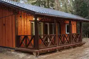 Uyutnyy kottedzh v sosnovom lesu s vidom na ozero Cottage, Vyartsilya