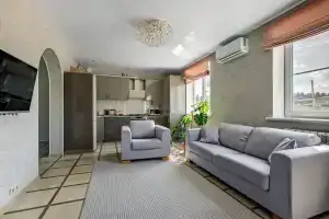 Uyutnyy dom ryadom so sklonami Cottage, Yakhroma