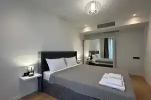 Uyutnaya s basseynom i panoramnym vidom na more i gory Apartments