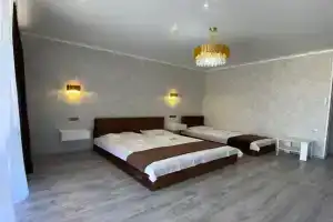Tryohmestnyy nomer standart Apartments, Alakhadzi