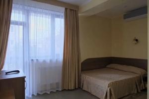 Dvuhmestnyy nomer s 1 krovatyu standart s vidom na gory Apartments, Lazarevskoye