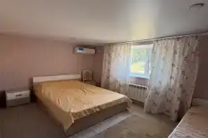 365 dney 3-h nomer komfort s dushem i tualetom v nomere Guest house, Nizhnekayancha